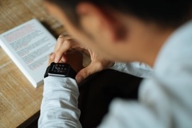 Jak vybrat zařízení sloužící seniorovi v život ohrožující situaci? 